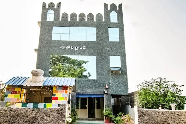 OYO 69478 Pudota Grand