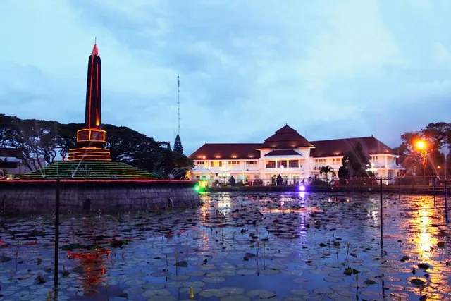 Alun-Alun Tugu Malang