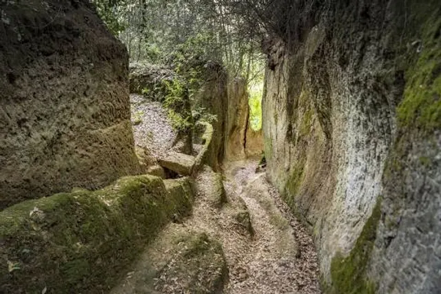 Vie Cave San Rocco Trailhead