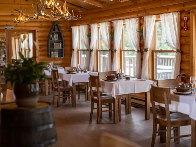 Park house, OmegaBon restaurant and fine foods store