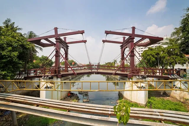 Jembatan Kota Intan