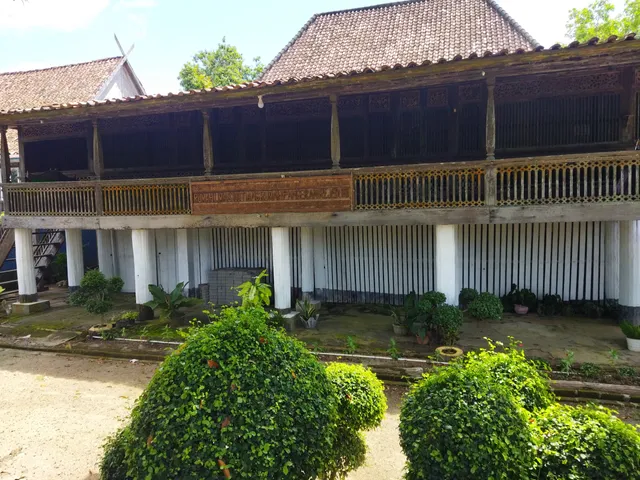 Komering Houten Steltenhuis " 100 palen "