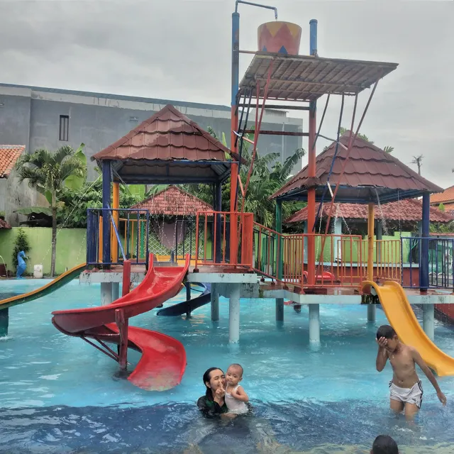 Wisata Waterboom Niagara Demak