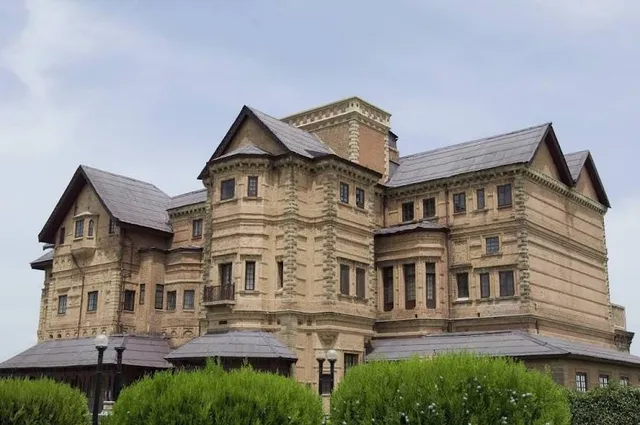 Amar Mahal Museum and Library