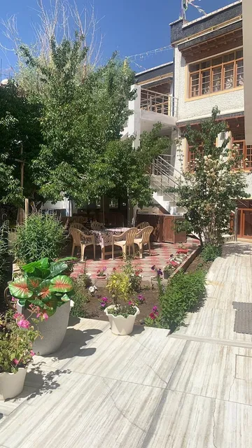 Ser-Dung Guest House