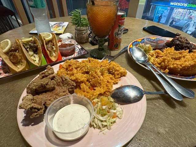 La' Salsa Fil-Mex Cantina