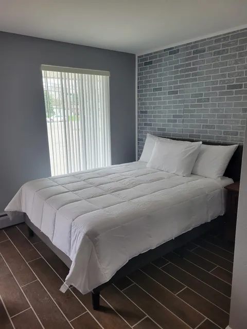 Monnie Lynn Motel / Bay Lodge Inn