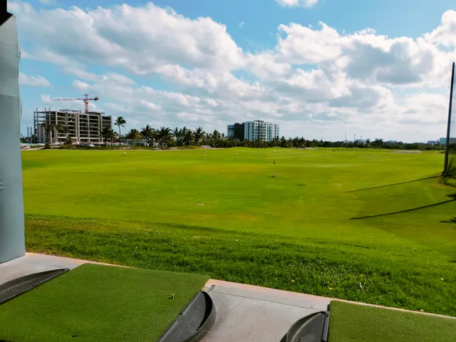 Shots Puerto Cancun | Powered by Toptracer Range