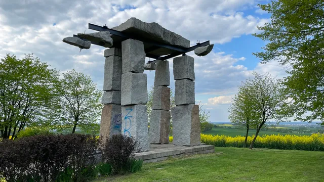 Monument People of Earth