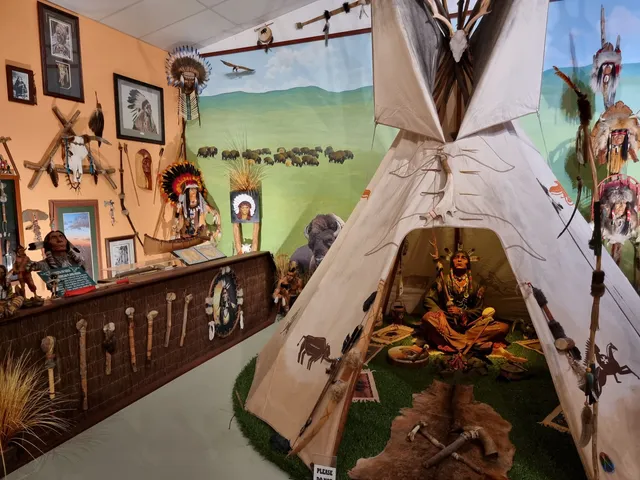 Featured Wood Gallery & Museum