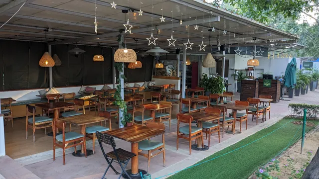 Fab Cafe by the Lake