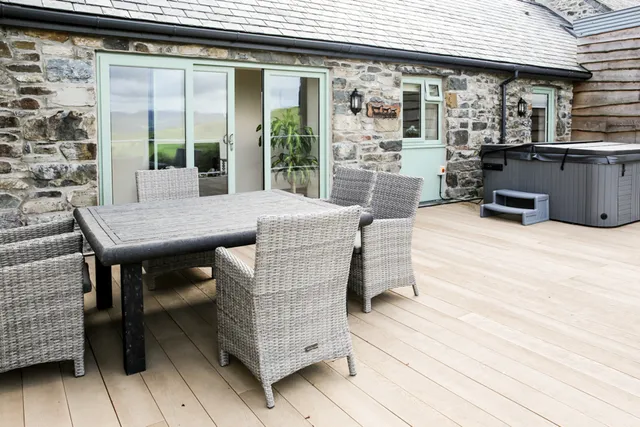 Siabod Huts and Beudy'r Wennol