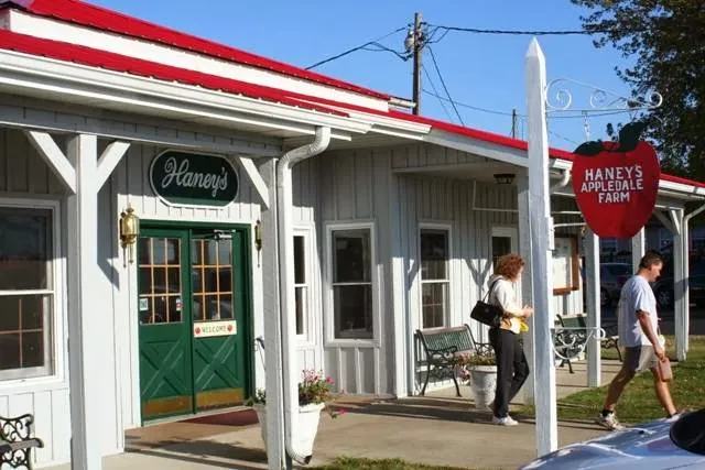 Haney's Appledale Farm