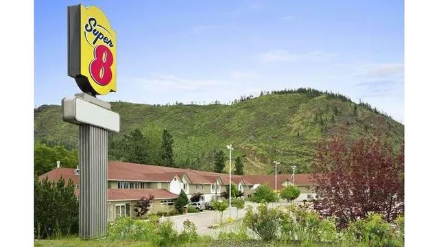 Super 8 by Wyndham West Kelowna BC