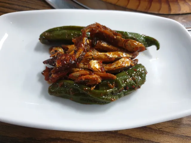 솥뚜껑더덕삼겹살