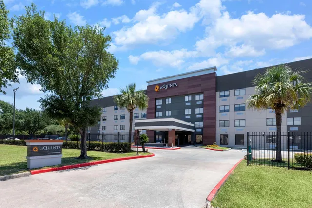 La Quinta Inn & Suites by Wyndham Houston NW Brookhollow