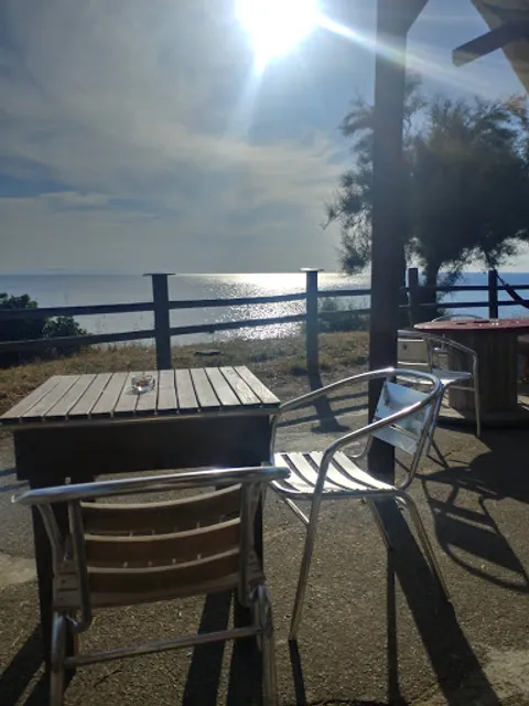 Gattarossa oltrebar front of the islands