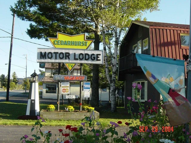 Cedarhurst Motor Lodge