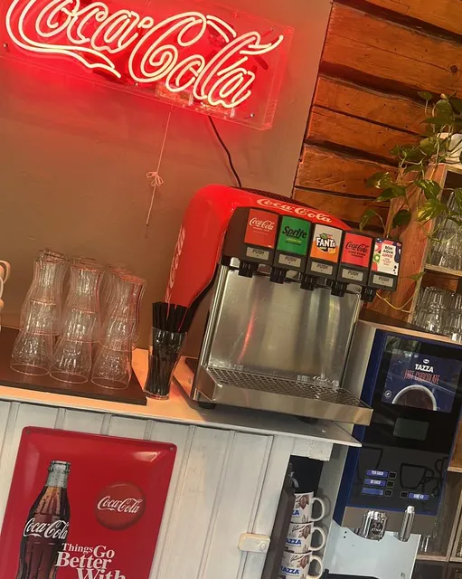 Bistro & Bar Road Cafe Yttis