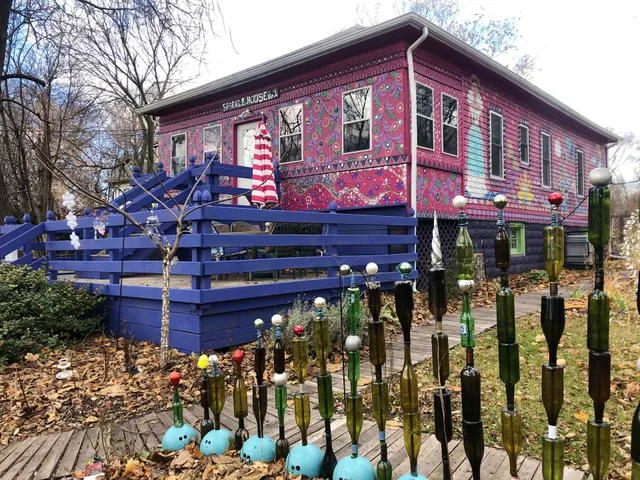 Sparkle House Art & Airbnb