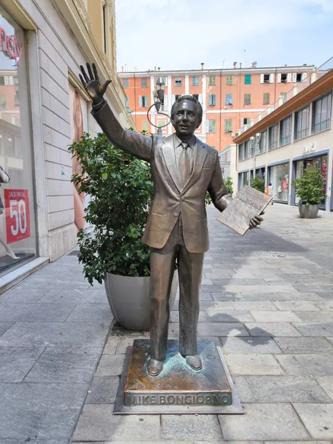 Statua di Mike Bongiorno