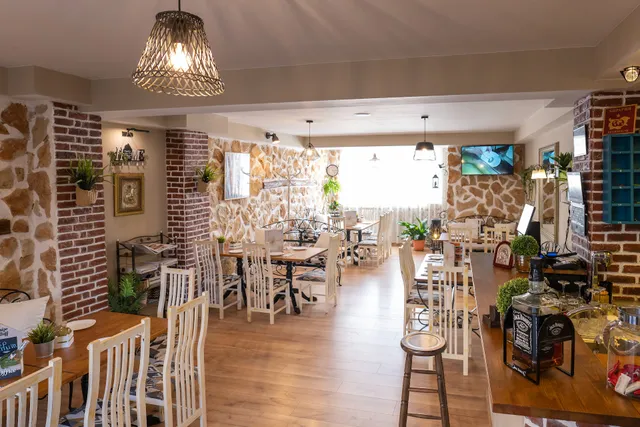 RODOS HOUSE - Къща за гости с ресторант