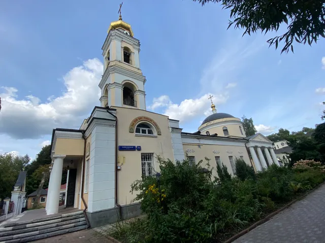 Shkola Voskresnaya, Khram Prepodobnykh Zosimy I Savvatiya Solovetskikh V Gol'yanove