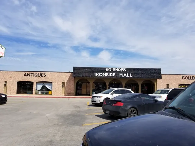 Colonies North Shopping Center