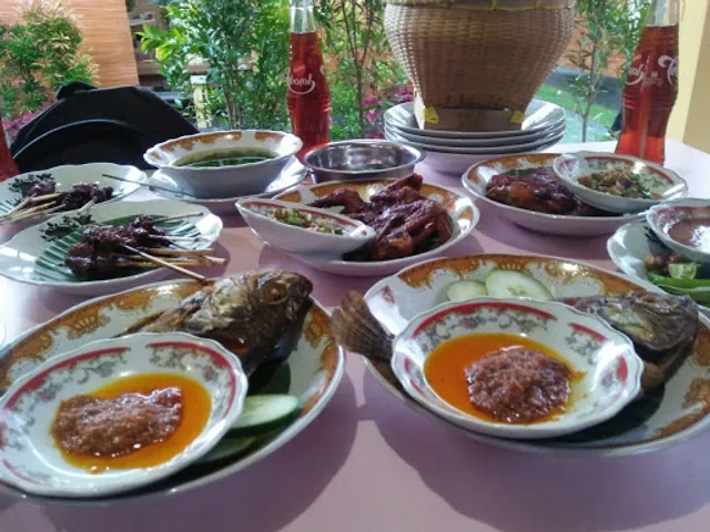 Pusat Kuliner Dakota Rembiga