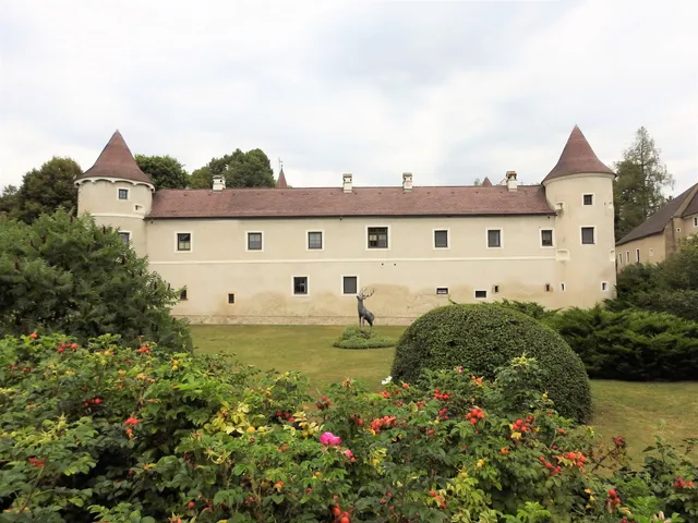 NÖ Falknerei- und Greifvogelzentrum