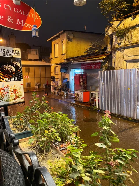 Falls in Galata cafe & more