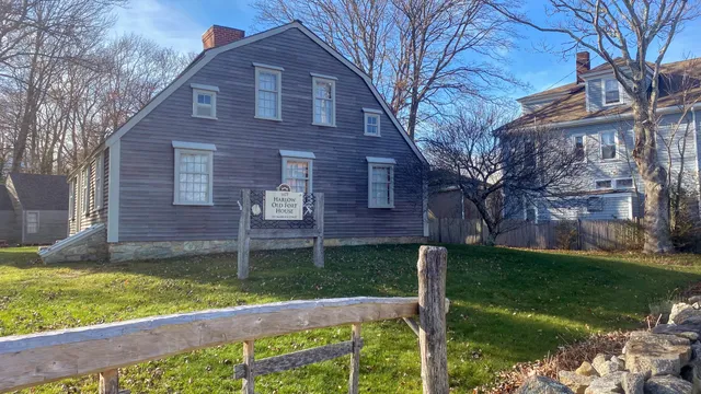 Harlow Old Fort House (1677)