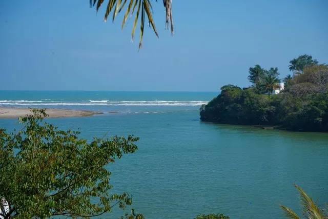 Playa Barra De Cazones