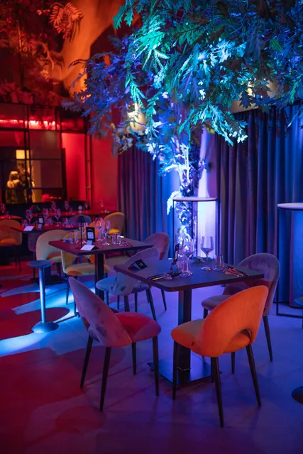 Small Restaurant & Lounge Bar