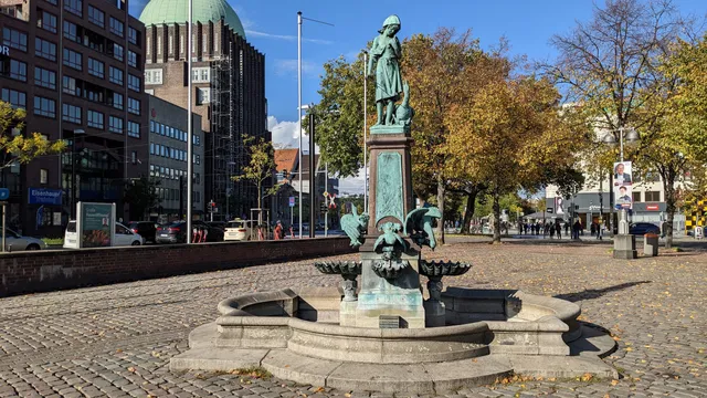 Gänseliesel-Brunnen, Hannover - Carl Dopmeyer (1897)