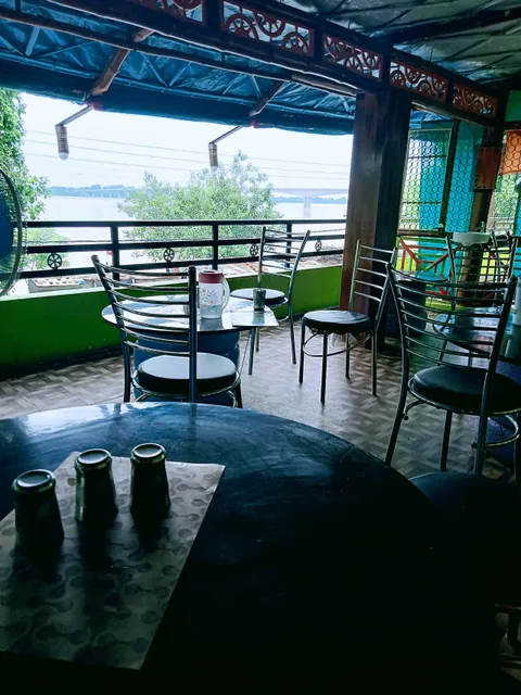 Green Village Hotel & Restaurant