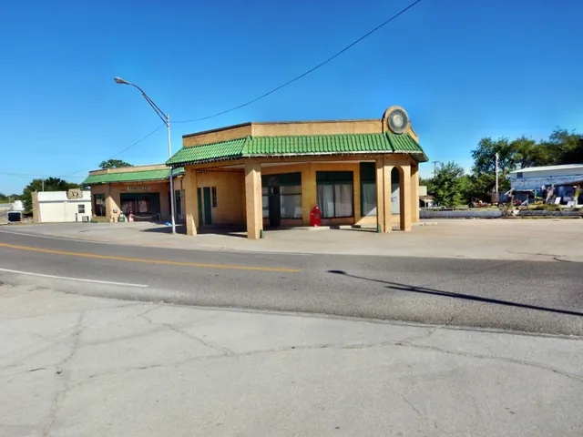Rae’s Bus Station Diner