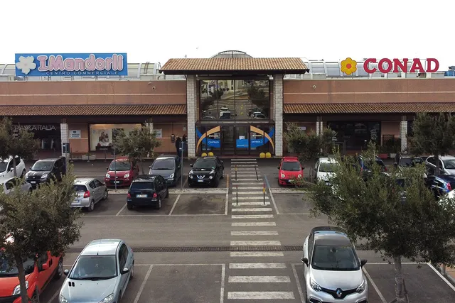 Centro Commerciale I Mandorli