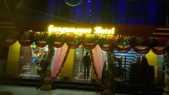 SPOT ON 82712 Gangamoyee Hotel