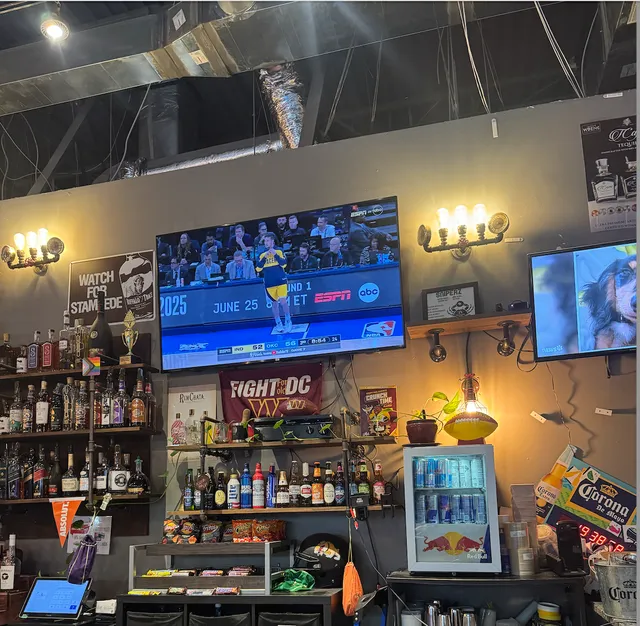 Center Pocket Sports Bar