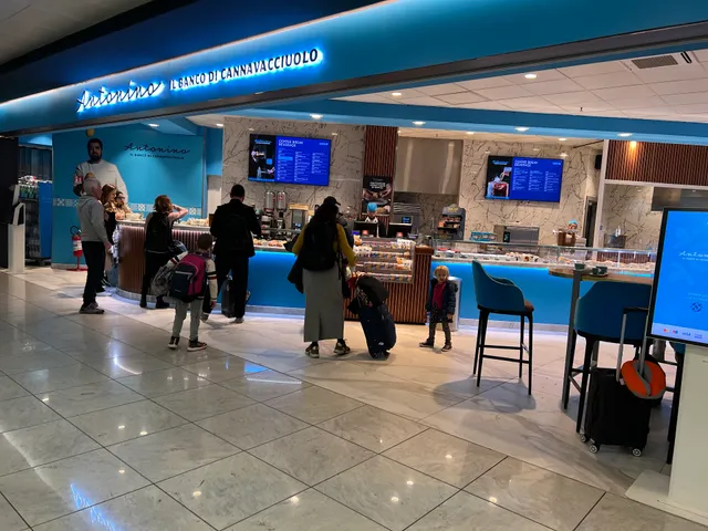 Antonino Il Banco di Cannavacciuolo Neapolitan street food and gourmet gastronomy