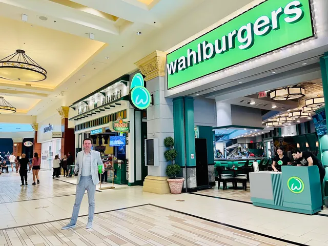 Wahlburgers