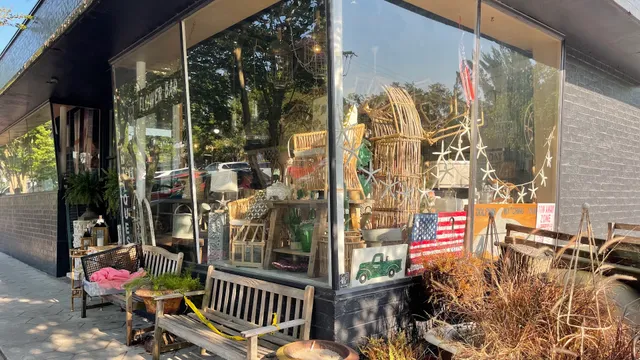 Eight Flags Antique Market