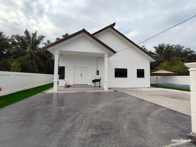 Ivory Damai Swimming Pool Homestay