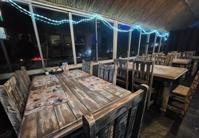 The Dizzy Dolphin Village Restaurant & Pub