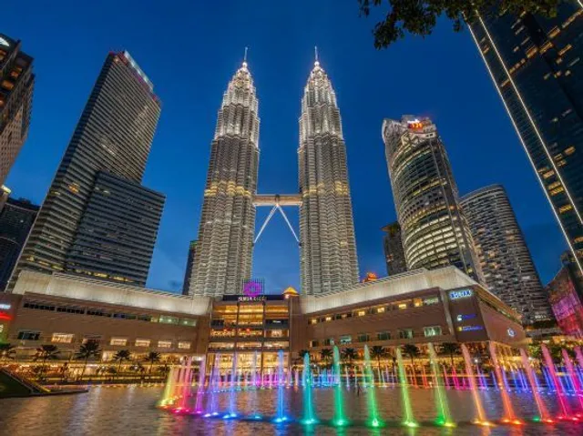 Sky Suites KLCC Homestay by BIRDY STAY