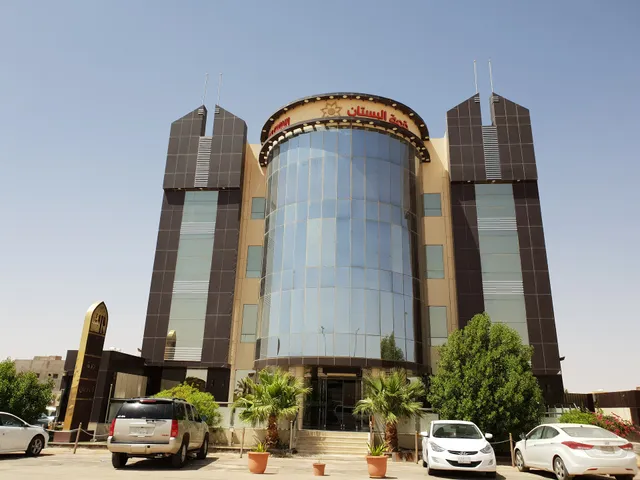 Al Bustan Crown Hotel 2