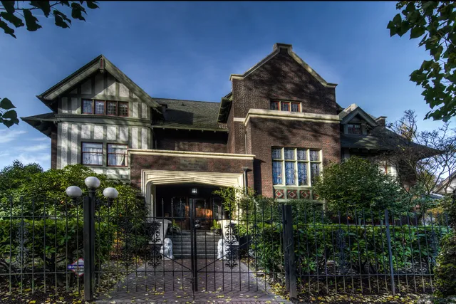 Shafer Baillie Mansion Bed & Breakfast