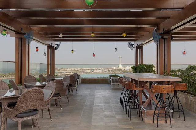 Azura Panoramic Lounge