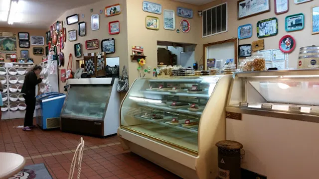 BJ's Ice Cream Parlor